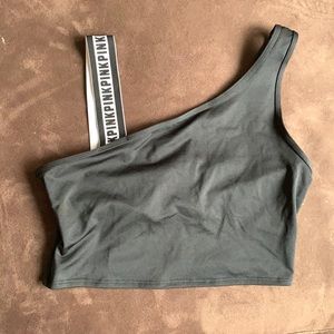 Victoria’s Secret pink sports bra/crop top